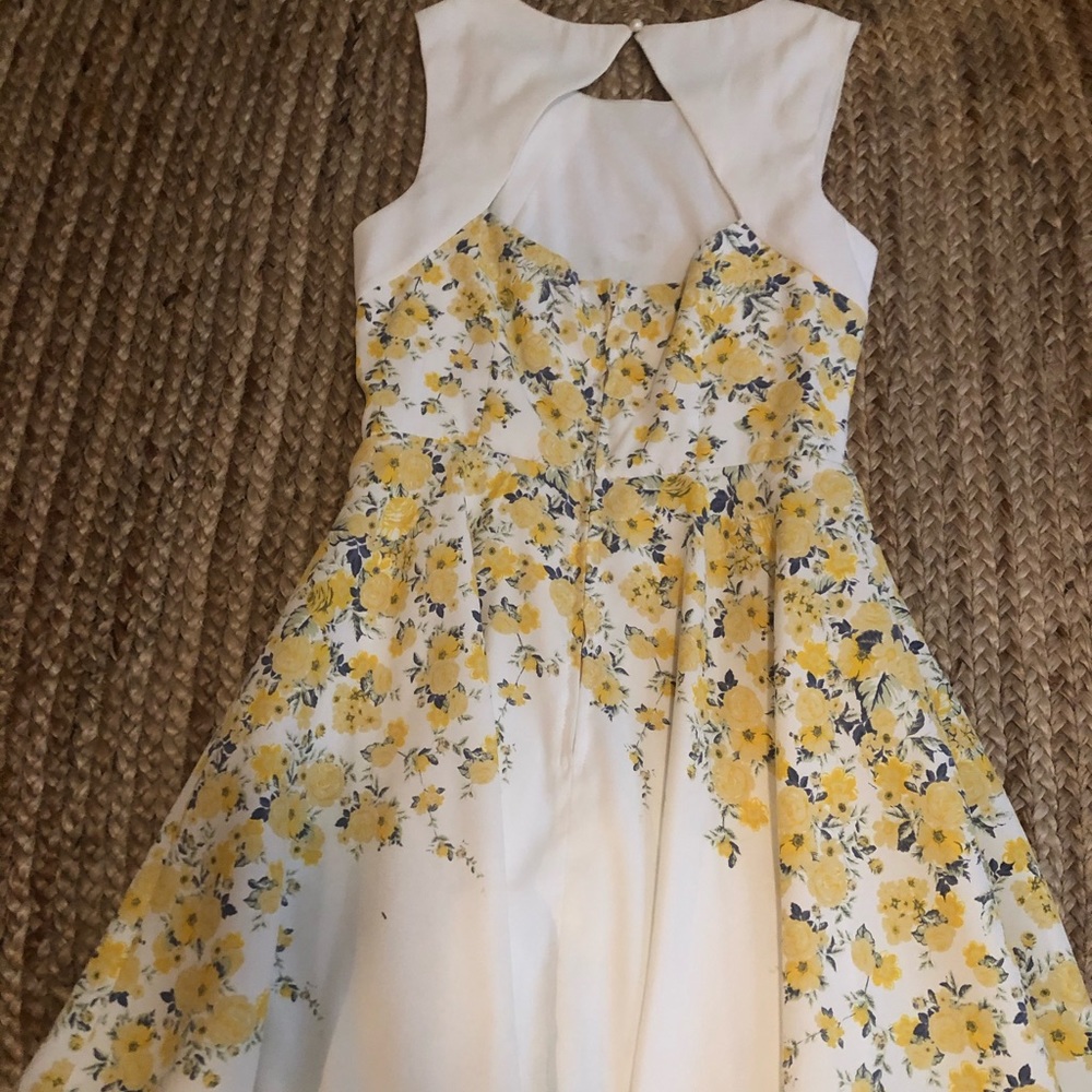 Spring flower dress - Picture 3 of 5
